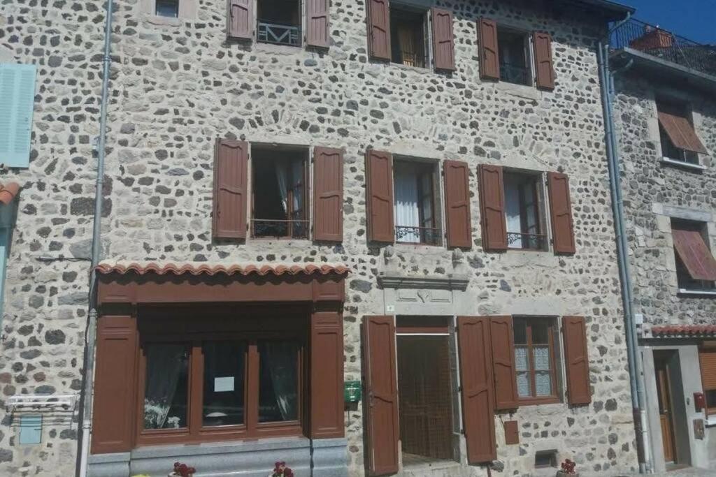 Gite De La Chapelle, Au Coeur De La Cite Medievale Allègre Exterior foto